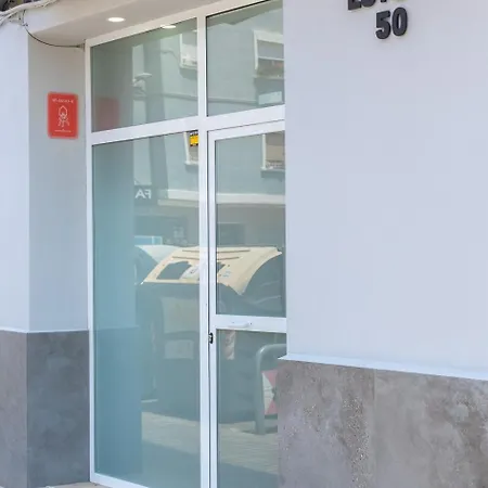 Moderno, Amplio Y Muy Comodo アパート バレンシア