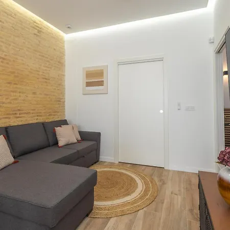 Moderno, Amplio Y Muy Comodo Apartamento