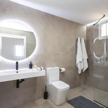 Moderno, Amplio Y Muy Comodo Apartamento Valencia